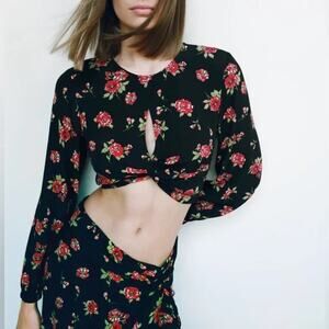 NWT Zara Floral Crop Top XS Black Twist Front Long Sleeve Romantic Garden Girl
